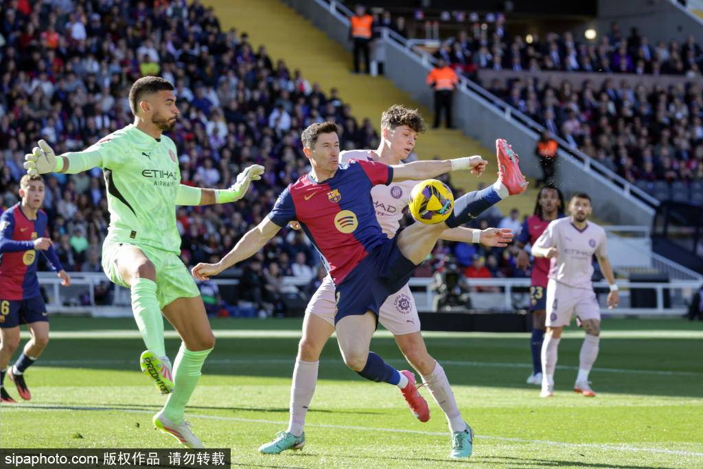 巴萨迎战法兰克福!弗里克三大难题待解,德容回归引发首发之争